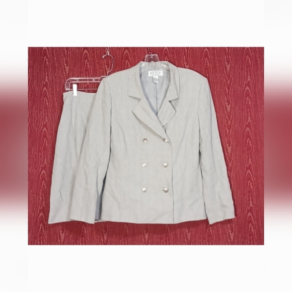 PETITE SOPHISTICATE Jackets & Blazers - PETITE SOPHISTICATE 2 Piece Gray Long Sleeve Collared Suit Women's Size 12